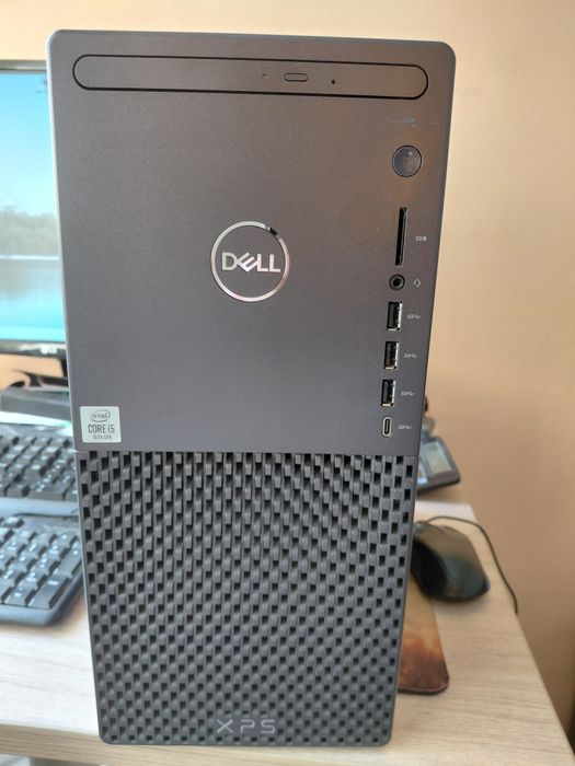Продавам компютър Dell XPS tower