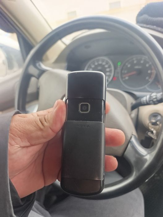 Нокия 8600 Луна в отличном состоянии.