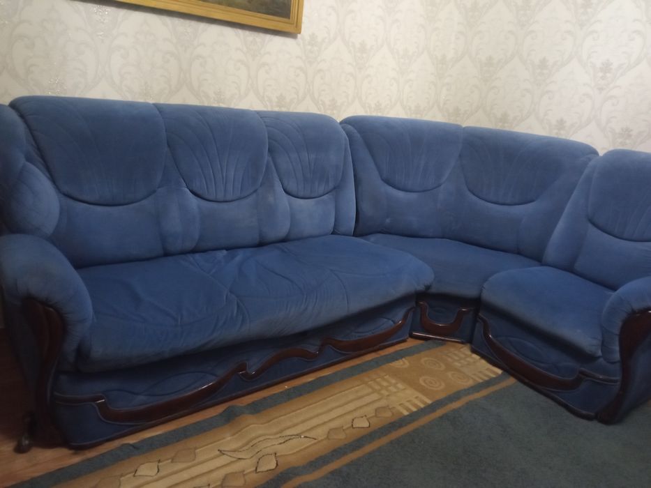 Продам диван угловой и кресло