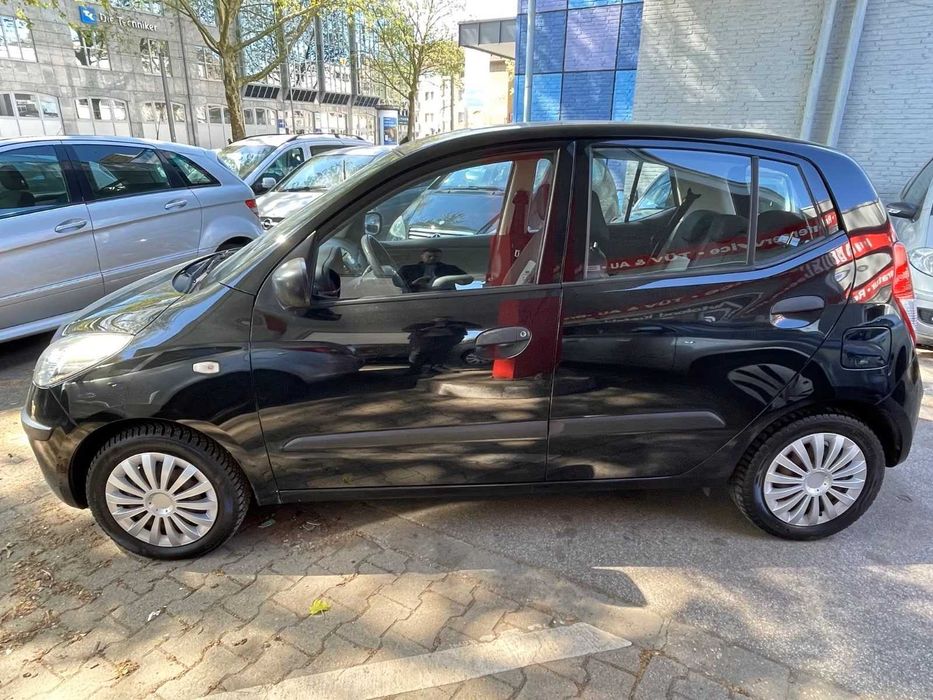 Hyundai i10 1.1i На Части !!!