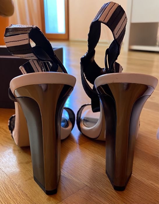 Продавам чисто нови елегантни сандали!
