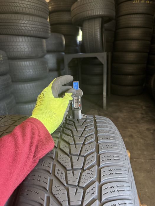 2 anvelope iarna 215/60/17 Hankook!