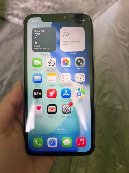 Vând iPhone 11 Purple în stare perfectă de funcționare. Prezintă mici zgârieturi remediabile, capacitate maximă a bateriei 71% și spatiu stocare 64 GB