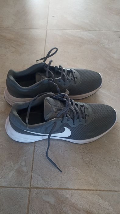 Маратонки Nike revolution 6
