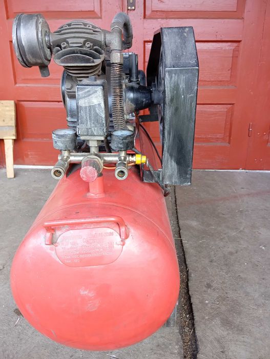 Compresor 100l, monofazic, in doua pistoane.