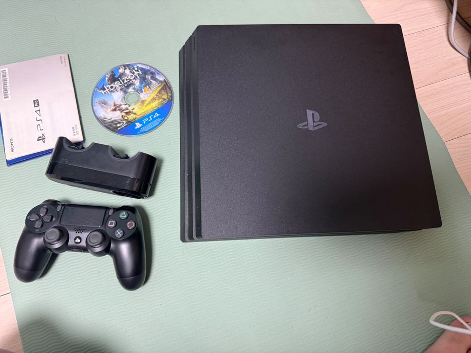 PlayStation 4 pro 1tb va uyinlar