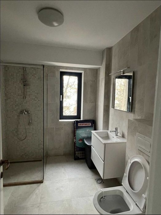 Inchiriez apartament două camere zonă centrală