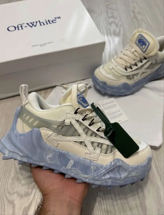 Adidasi off white