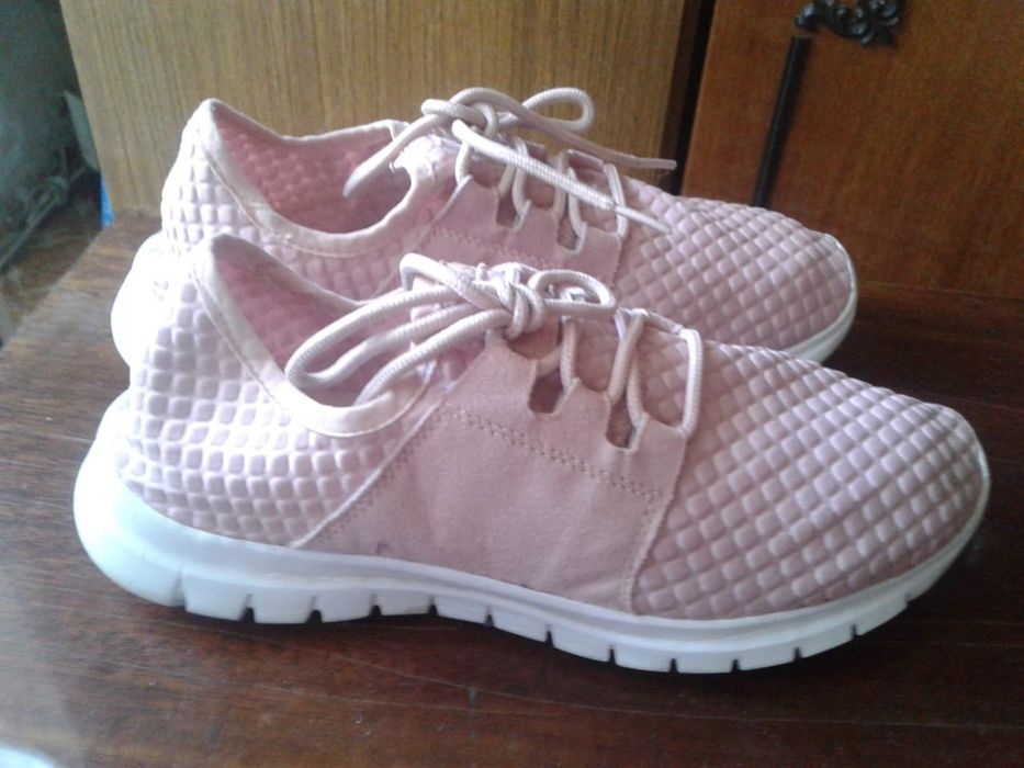 Женская обувь разная