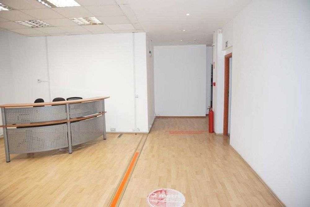 Spațiu de birouri 200 mp, parter, autorizat ISU, parcare inclusă
