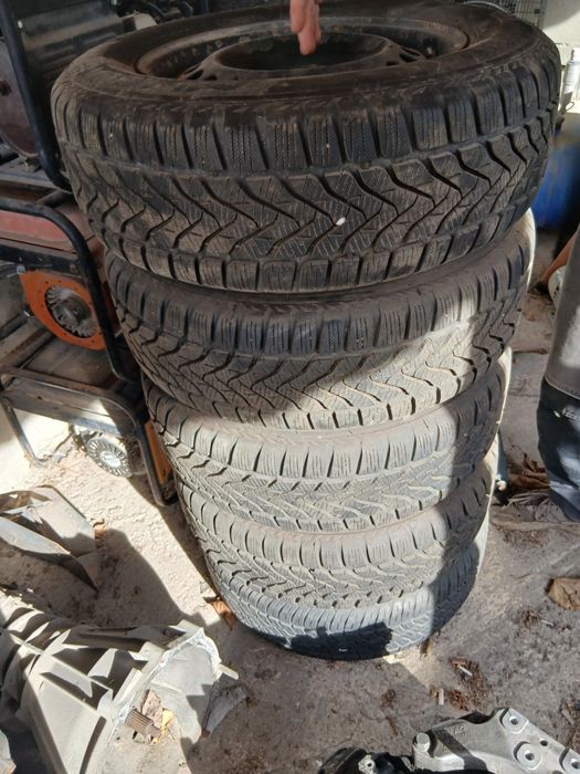 215/65/16 зимни гуми