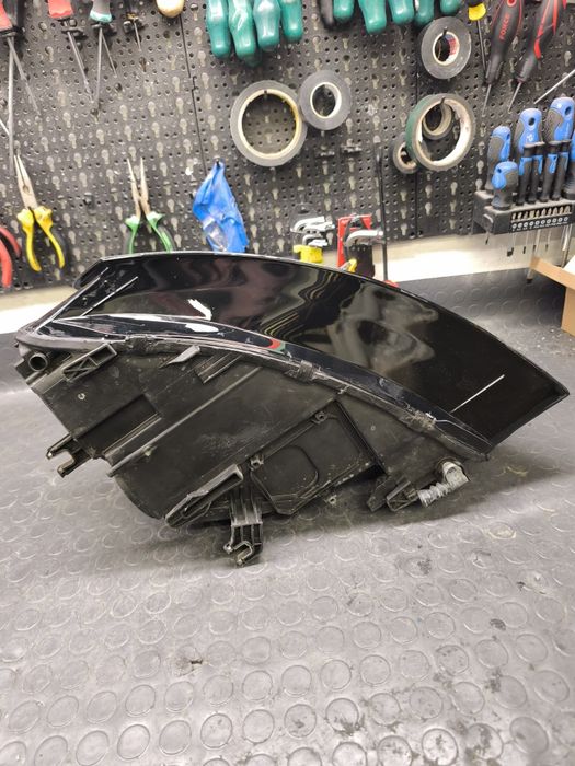 Ксенонов десен Фар audi A4 B8