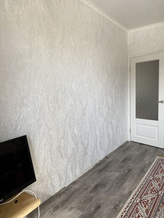 Клею обои недорого