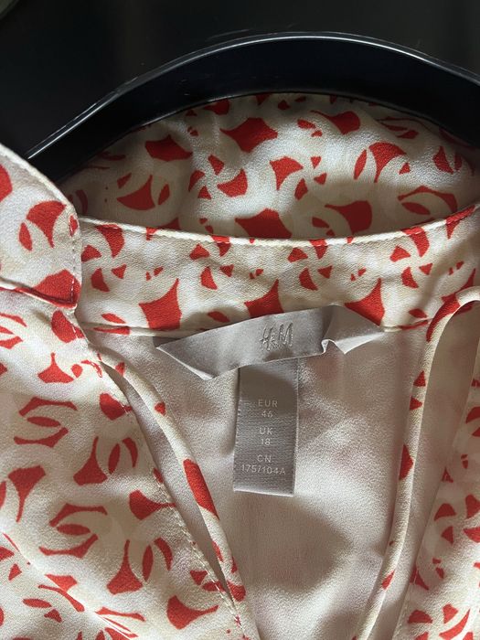 Рокля с мотиви H&M с дълъг ръкав