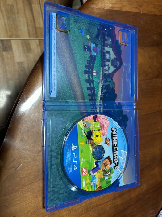 De vânzare PlayStation 4 slim in stare buna