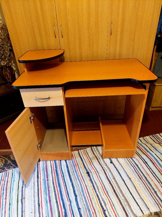 Vând birou pentru calculator