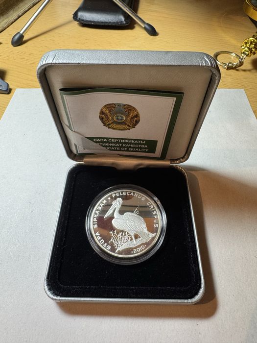 Серебряная монета кудрявый пеликан,31,1 гр