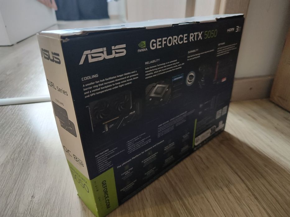 Rtx 5050 Asus 8gb, NOU, cu toate foliile pe el