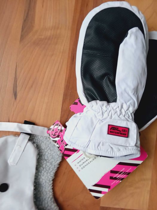 Нови  Комплект Каска  и очила за ски