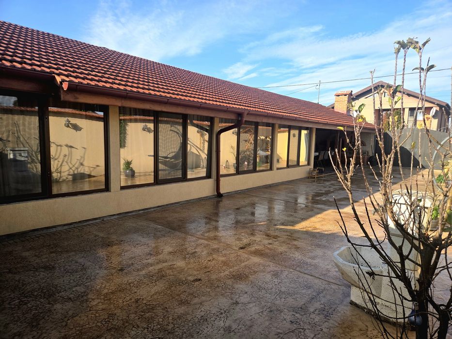 Casa in Hinova de inchiriat
