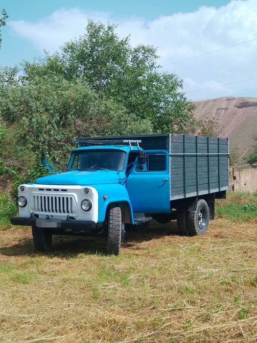 Gaz 52  sotiladi
