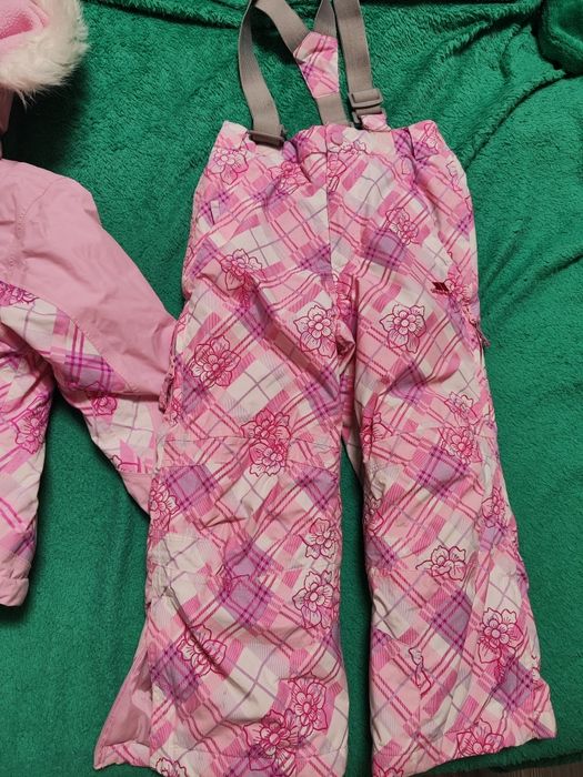 Ски екипи в два цвята