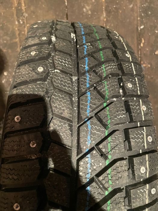 Новая шиповонная резина зимняя