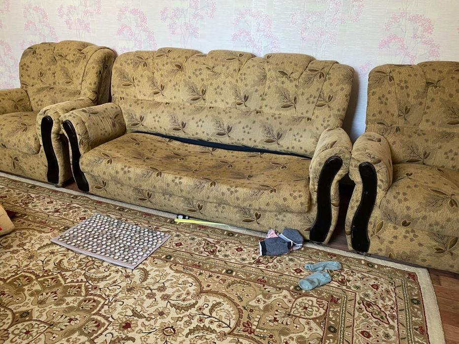 Продаю диван с креслами