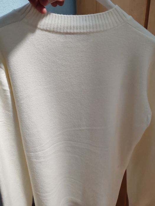 Бяла блуза от фино плетиво
