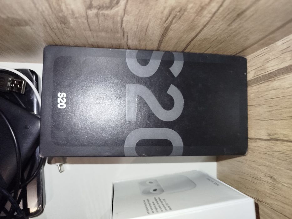Продам Samsung s20