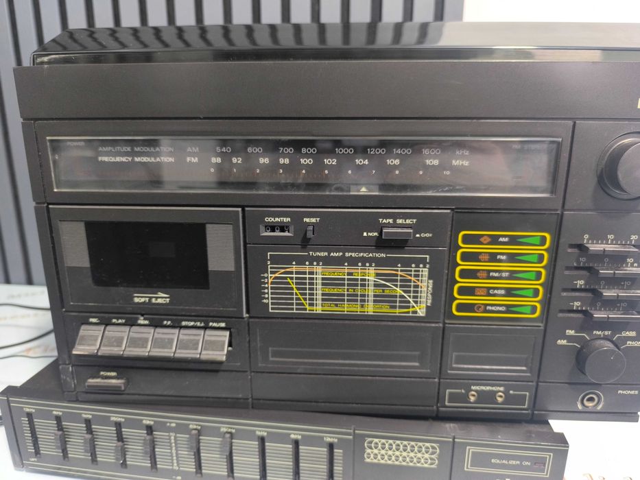 Sistem Audio Hi-Fi Nippon cu Radio AM/FM, Casetofon, Pick-up