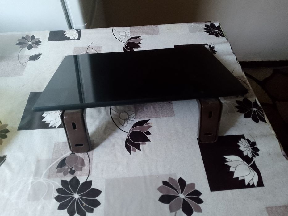 Навесная подставка для дивиди или для пультов новая