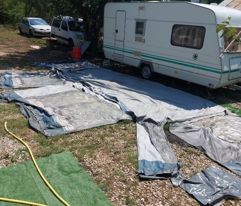 Cort brand pentru rulote