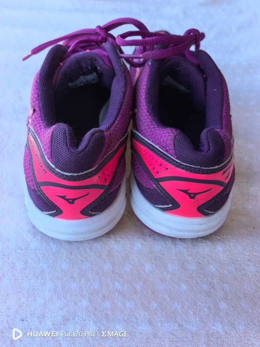 Страхотни дамски маратонки Mizuno номер 38.5 стелка 24.5см