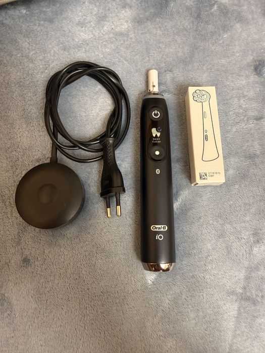 Periuță de dinți electrică Oral-B iO 9 – stare foarte bună + accesorii originale