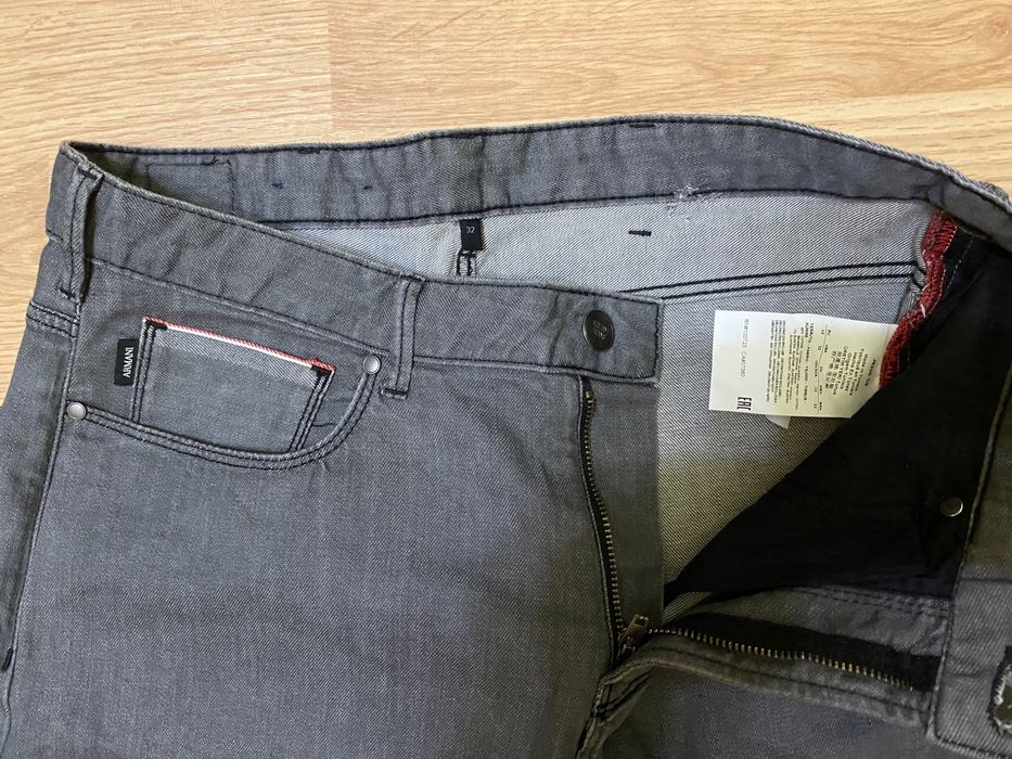 Vand pantaloni Armani marime 42