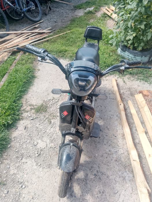 Продам два мопеда один на ходу а один на запчасти