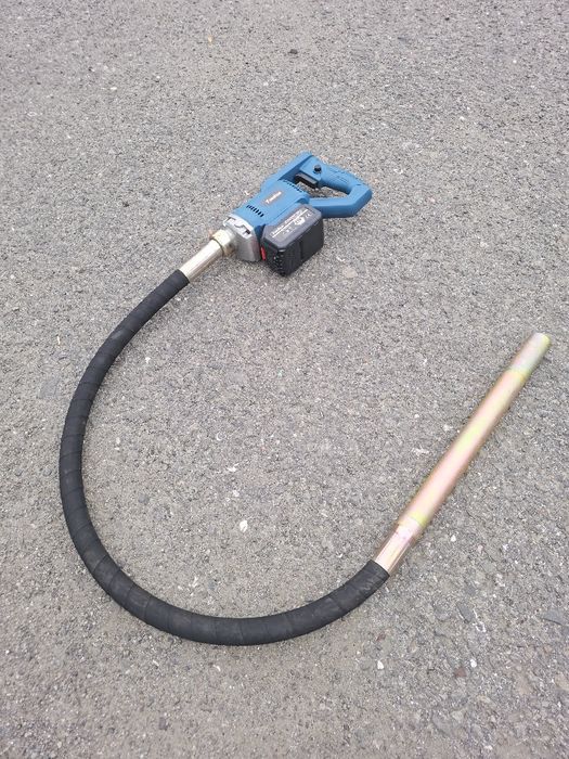 Акумулаторен иглен вибратор за бетон TOOLSA