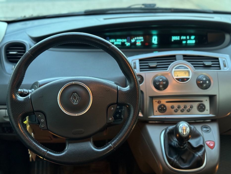 Vând Renault Grand Scenic
