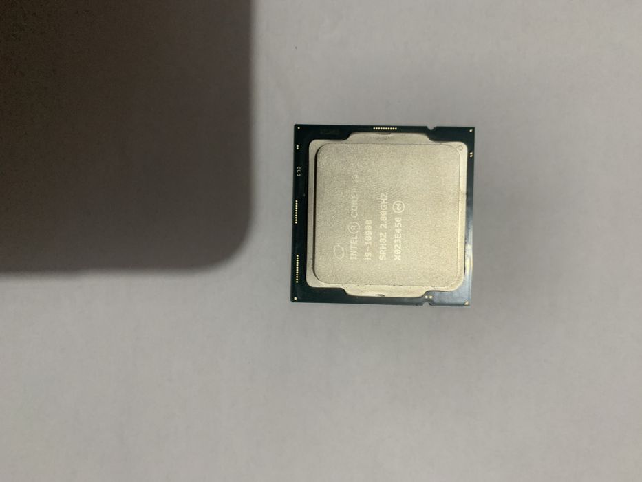 Unitate RAM DDR4 32GB + Procesor CPU I9 10900 NEGOCIABIL
