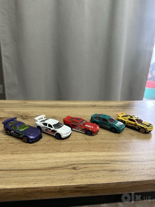 Набор из 5 машинок Hot Wheels