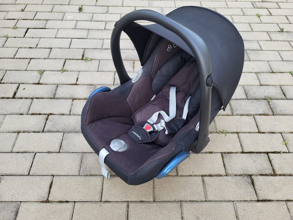 Scaun auto (scoică) pentru copii Maxi-Cosi CabrioFix, conceput pentru grupa de vârstă 0-13 kg.