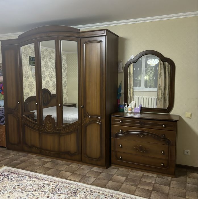 Продам спальный гарнитур