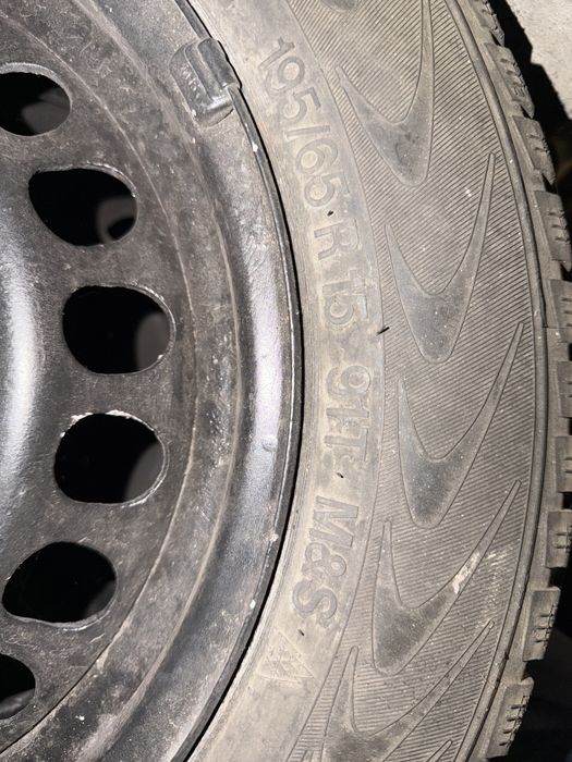Vand 5 jante de tabla 15” cu cauciucuri de iarna