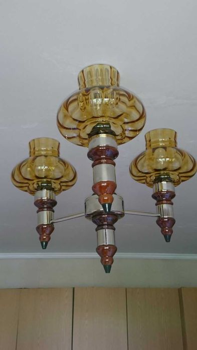 Люстру хорошую красивую импортную в отличном состоянии.