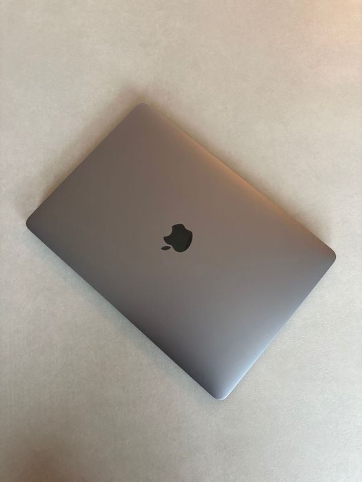 MacBook Pro 13” M1 2020, 16GB RAM, 512GB SSD, 85% baterie – 3700 lei