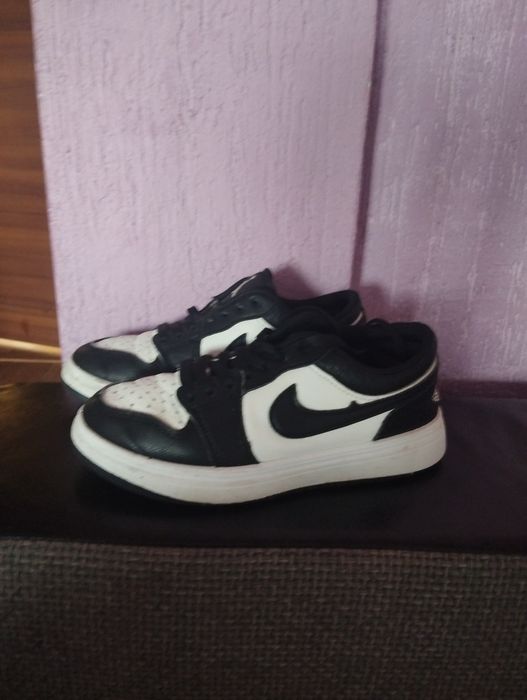 Кросовки р-р 37 .