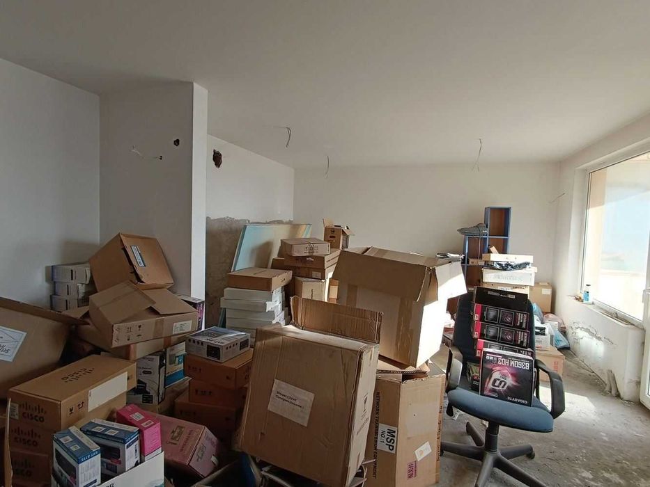 Тристаен апартамент с гараж