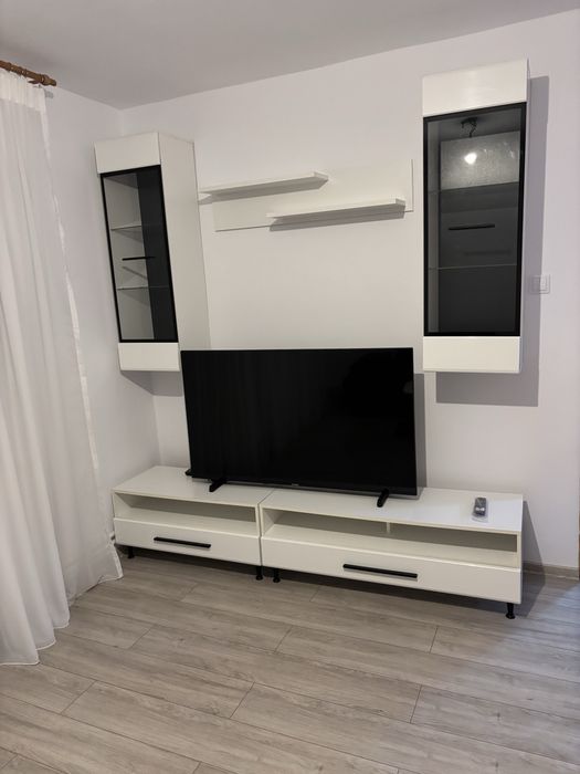Inchiriez apartament cu 4 camere decomandat