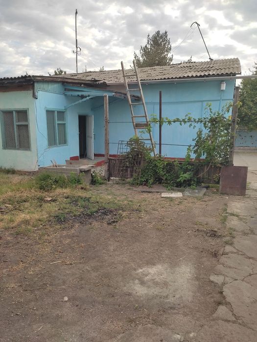 Уй сотилади кулай жойда жойлашган